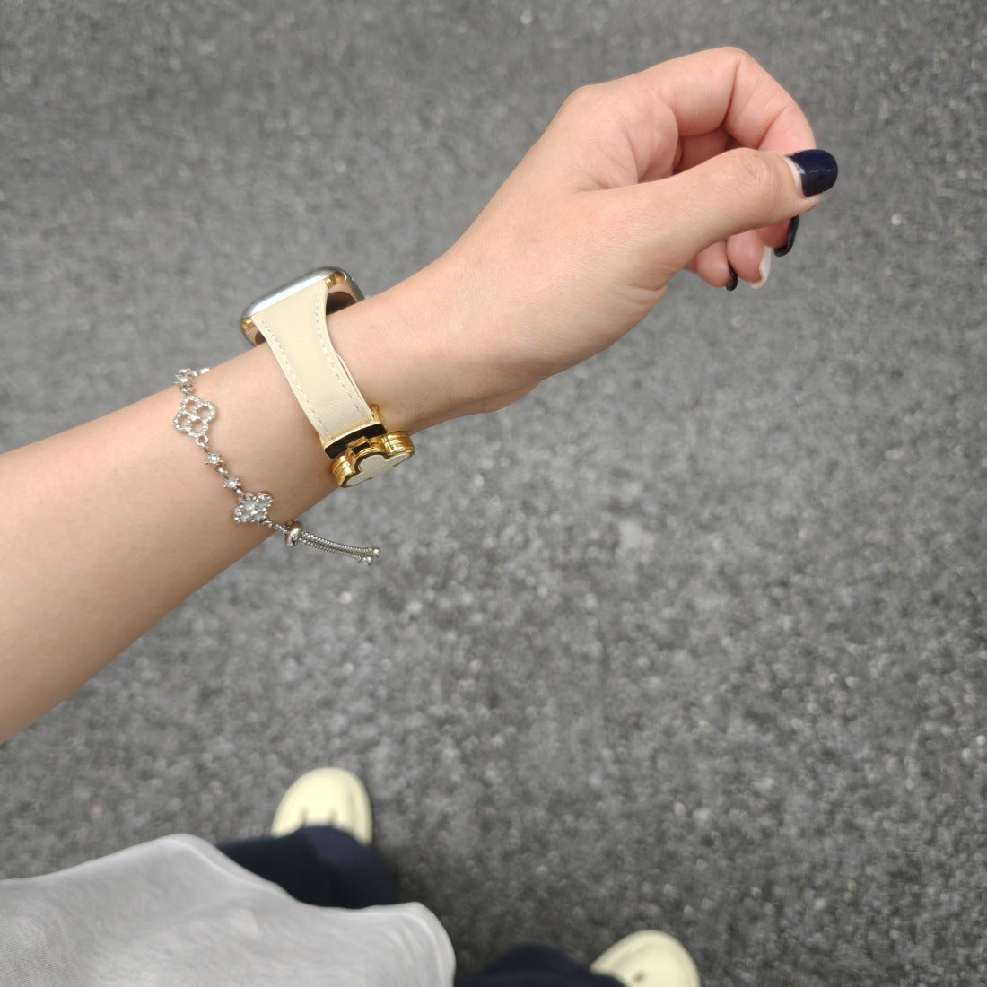 Luxury Leather Apple Watch Strap with Clover Magnetic Buckle Strap